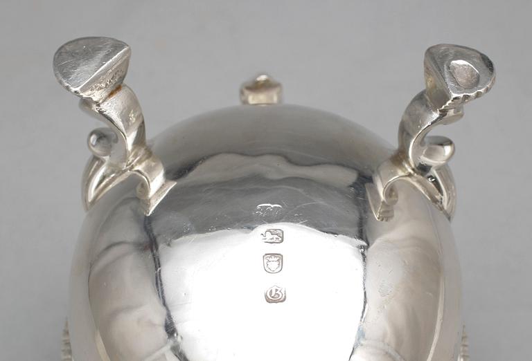 SÅSSNIPA, silver, William Robertson, London, troligen 1760. England totalvikt ca 513g.