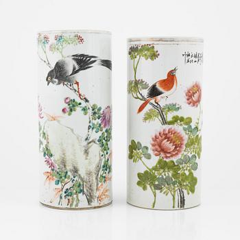 A set of two Chinese porcelain vases, mid 20th century.