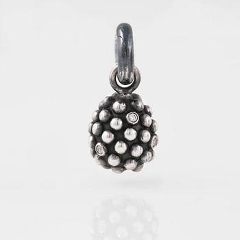 BERLOCK, silver samt briljantslipade diamanter, "Sweet drops", Ole Lynggaard. Vikt 8,6 gram.