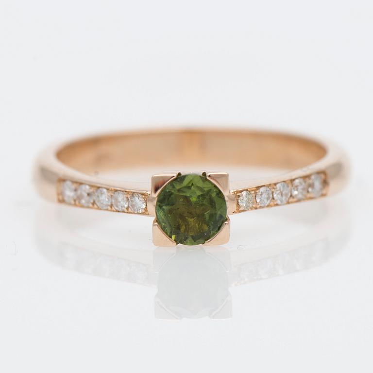 RING, fasettslipad turmalin, briljantslipade diamanter, 14K guld.