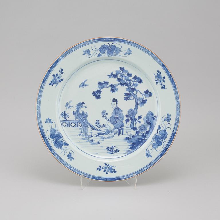 SERVINGPLATE, porslin, China, Qianlong (1736-1795).