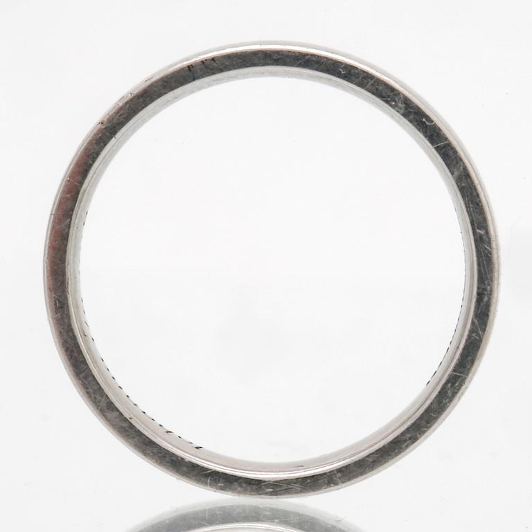 Wedding band platinum, 8,8 g, size approx 58,5, width approx 3 mm, Butler Malmö.
