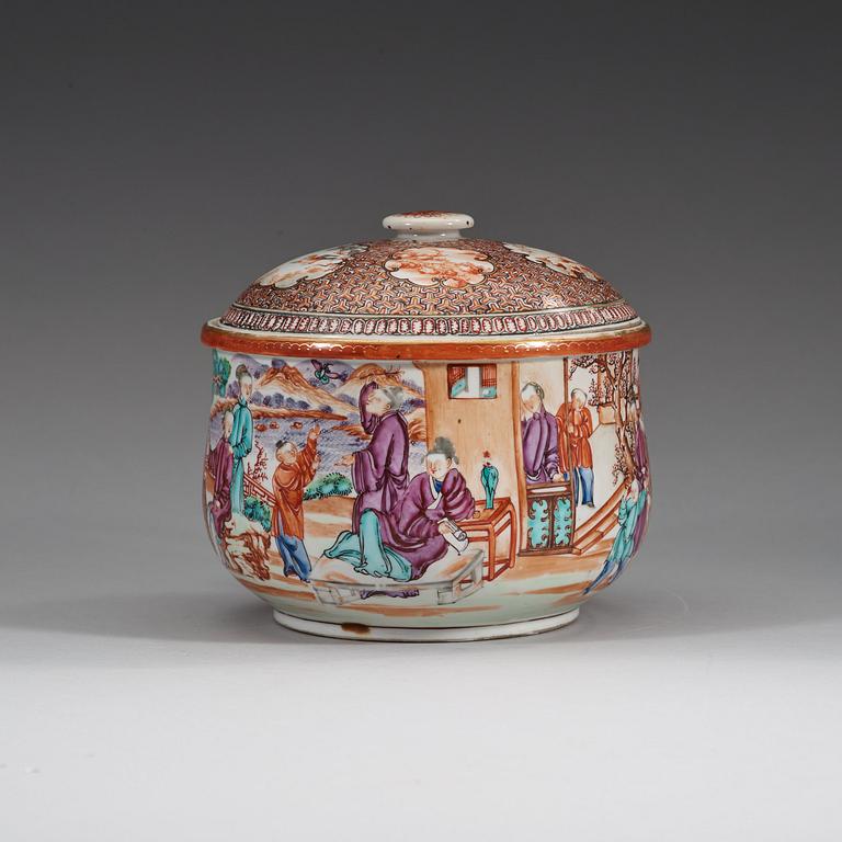 A famille rose chaimber pot with cover, Qing dynasty, Qianlong (1736-95).