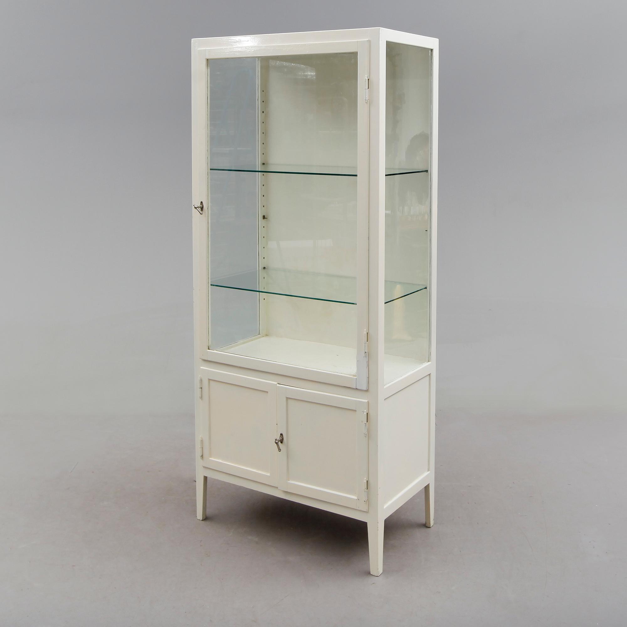 LÄKARSKÅP, 1900-talets första hälft.