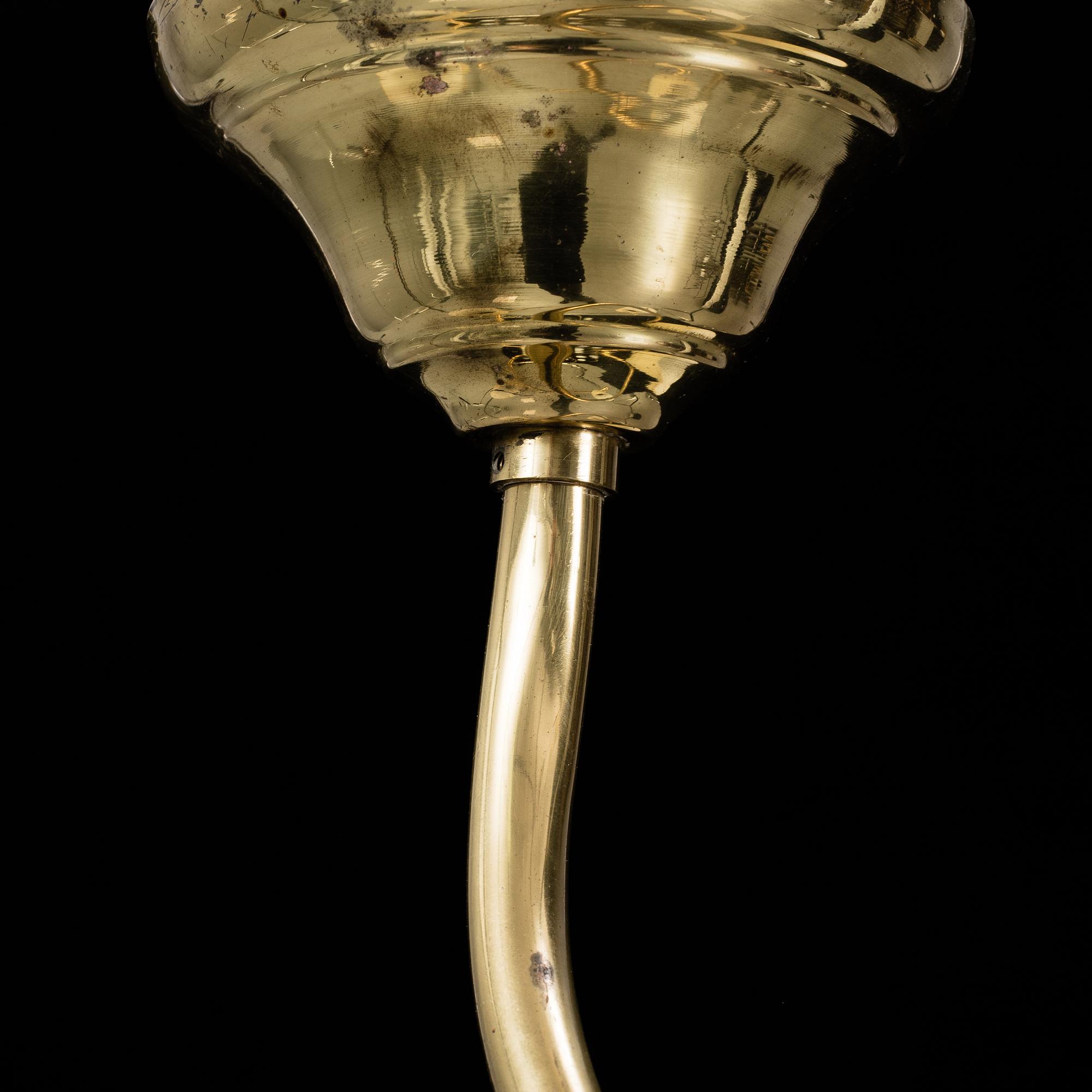 A 1950's ceiling light.