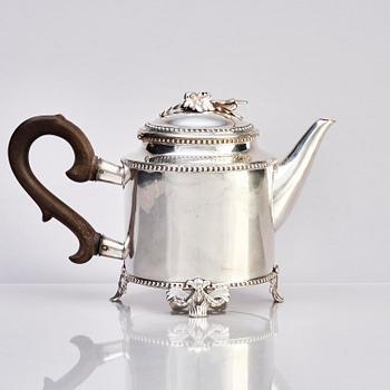 A Swedish 18th century silver teapot, mark of Nils Reetz, Umeå 1788.