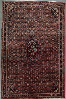MATTA, old Hamadan. Ca 320 x 207 cm.