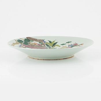 A porcelain dish, China, 20th century.