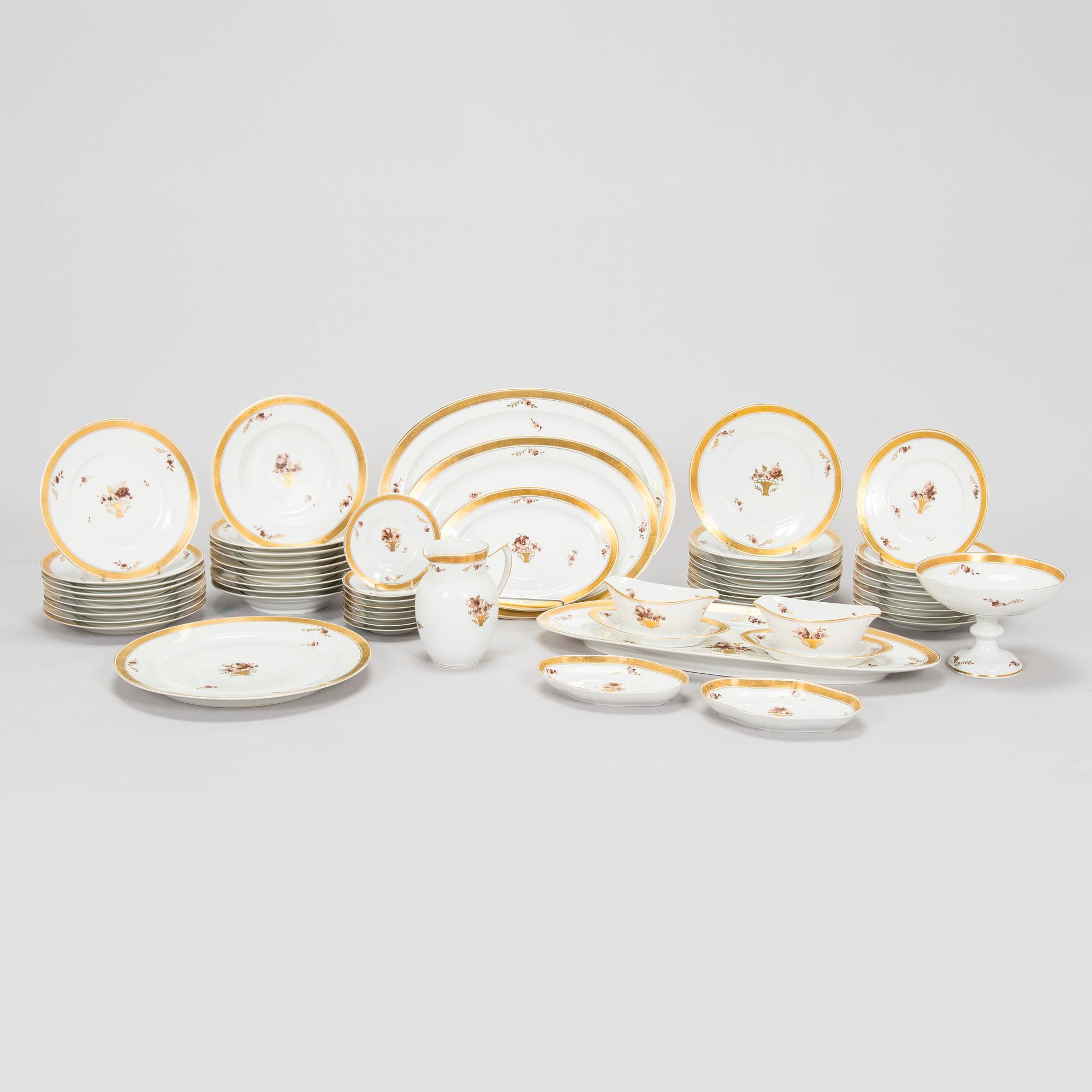 Royal Copenhagen, ruoka-astiasto, 55 osaa, posliinia, "Golden basket" Tanska.