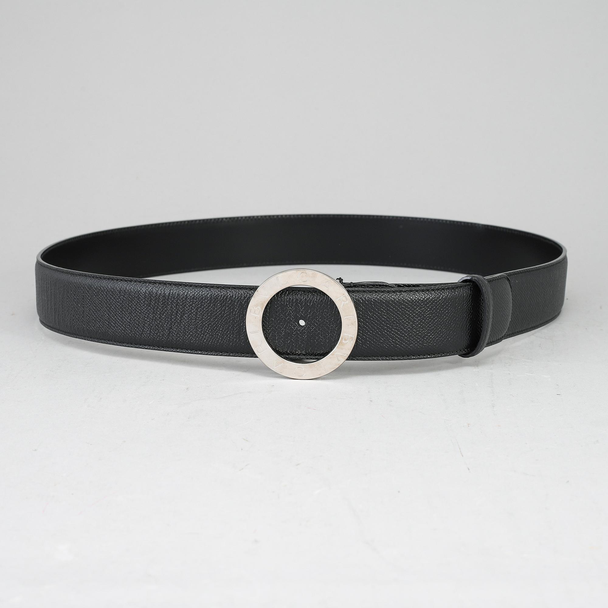 BULGARI, a black leather belt, size 110.