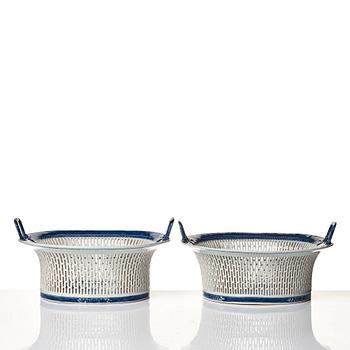 A pair of blue and white baskets, Qing dynasty, Jiaqing (1796-1820).