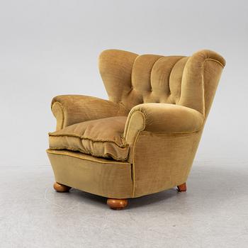 A Swedish modern eacy chair, 1940s.