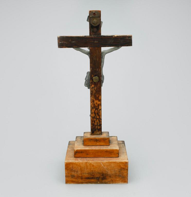 KRUCIFIX, vitmetall, 1900-talets första hälft.