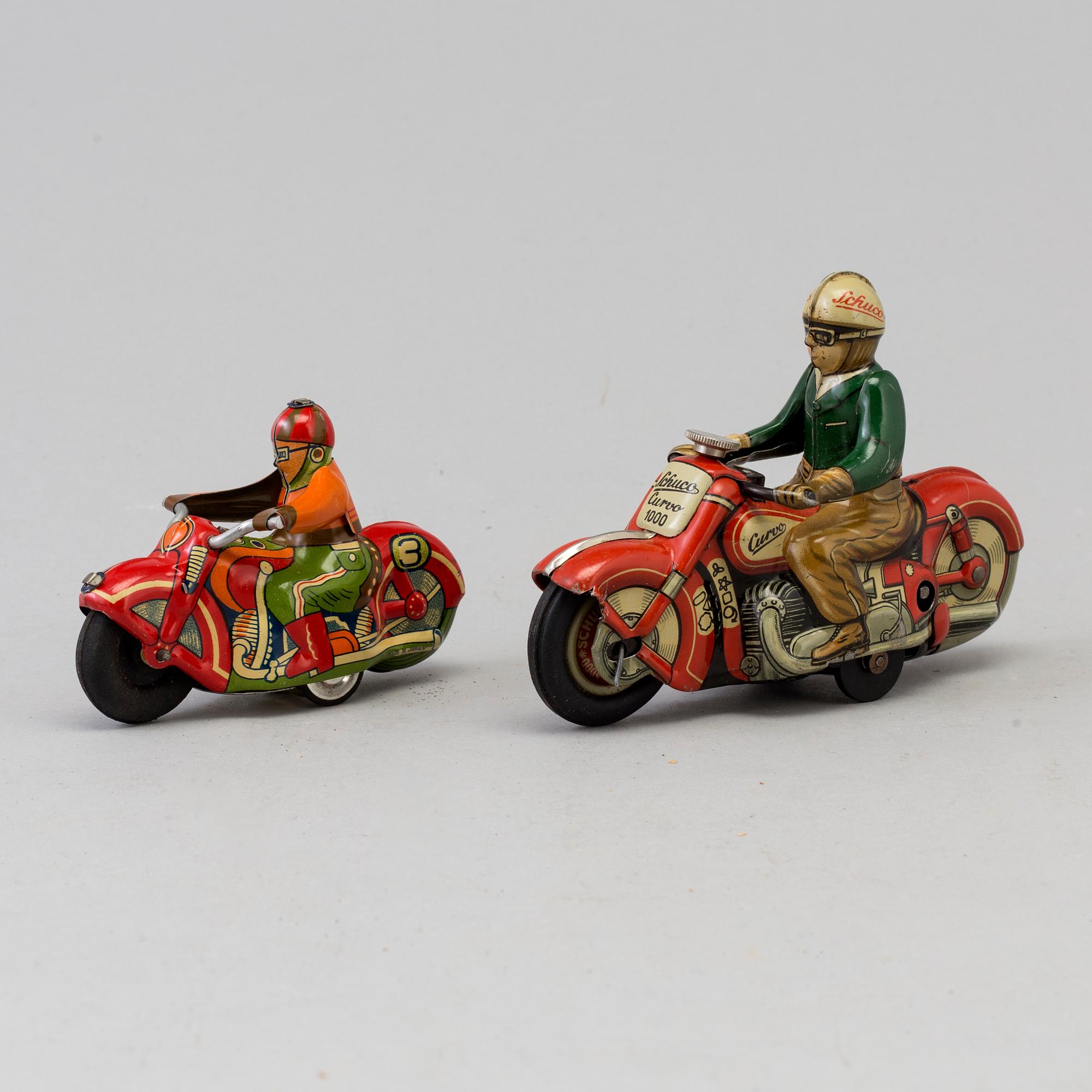 PLÅTLEKSAKER, 2 st, en märkt Schuco, 1940/50-tal.