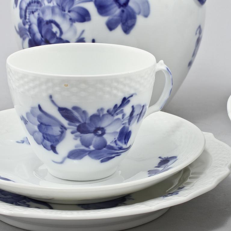 SERVISDELAR, "Blå Blomst", 37 delar, Royal Copenhagen, 1900-talets mitt.