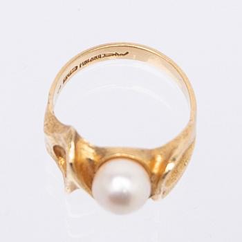 Björn Weckström, ring, "Lappmagi", 18K gold and cultured pearl, Lapponia.