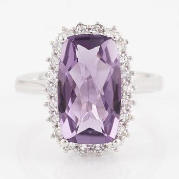 Ring, cocktail ring, 18K white gold with checkerboard-cut amethyst and octagon-cut diamonds.