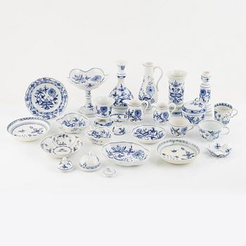 Meissen, porcelain service parts, approx. 35 pieces. "Onion Pattern". Germany.