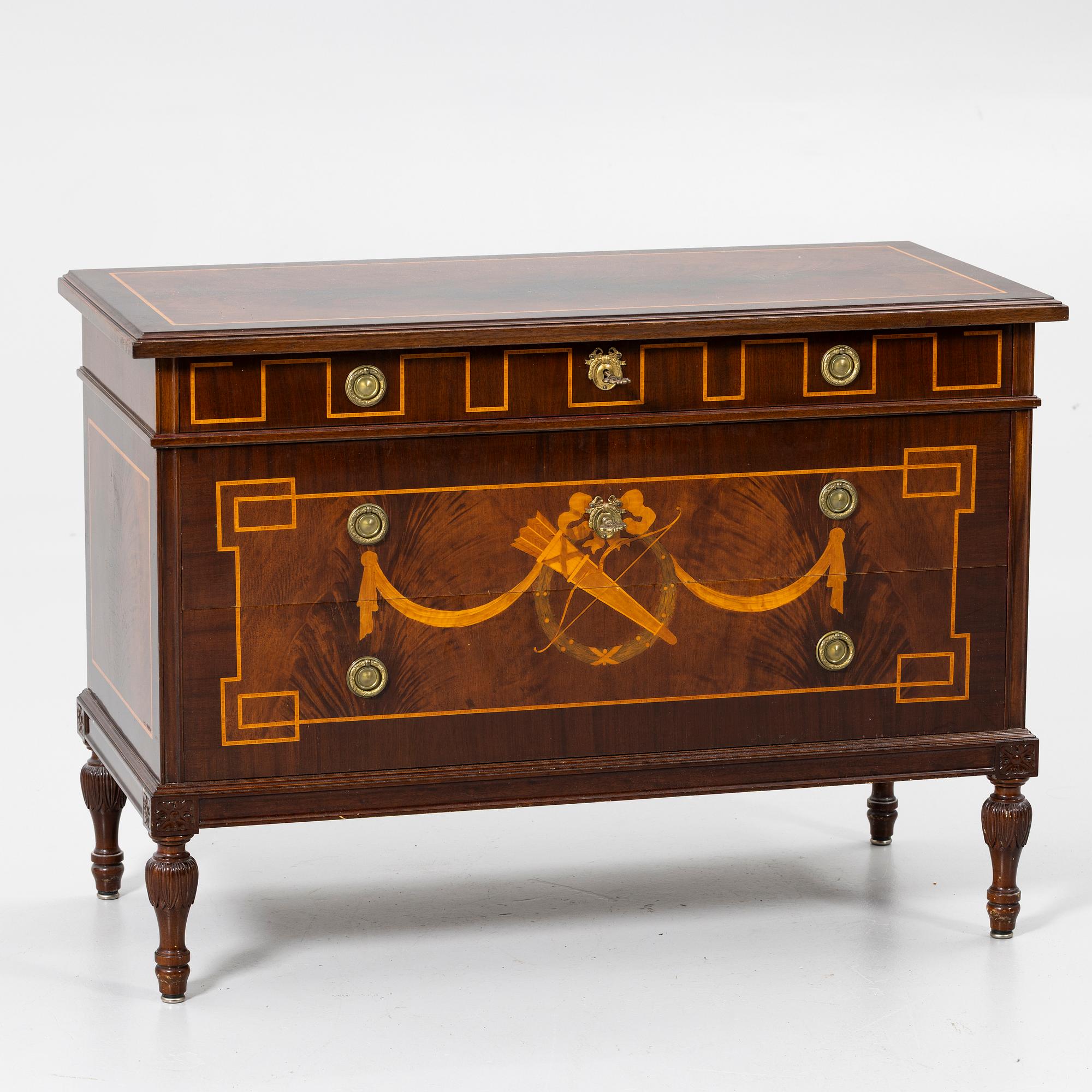Chest of drawers, first half of the 20th century.