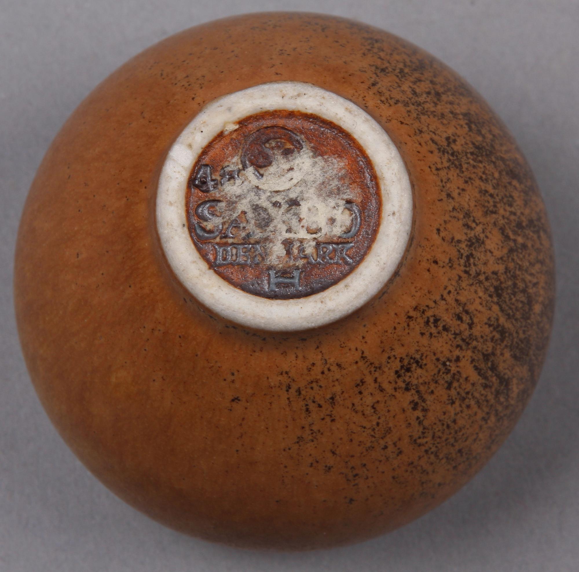 SKÅLAR, 3 st samt VASER, 5 st, stengods. Saxbo Danmark, bl a Eva Staer-Nielsen.