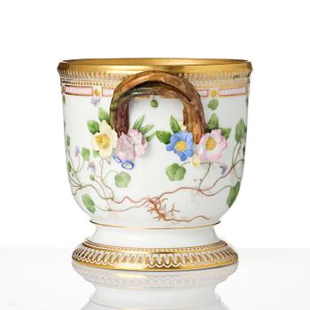 Ytterfoder/Vinkylare, porslin. 'Flora Danica', Royal Copenhagen, Danmark, 1900-tal.