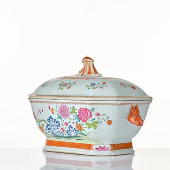 A famille rose tureen with cover and stand, Qing dynasty, Qianlong (1736-95).