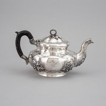 Carl Siewers, tekanna, silver, S:t Petersburg, 1860.