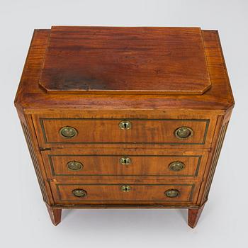 Chest of drawers, late Gustavian, early 19th century, with parts from the early 20th century.