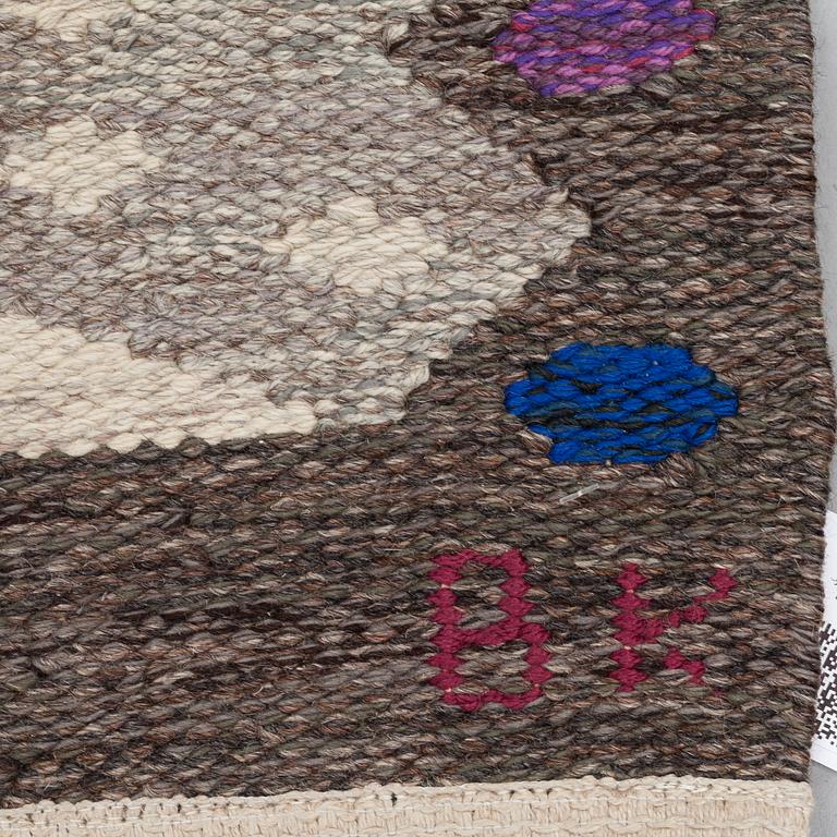 BERIT KOENIG, A CARPET, flat weave, ca 194 x 132,5 cm, signed SH BK (Svensk Hemslöjd, Berit Koenig).