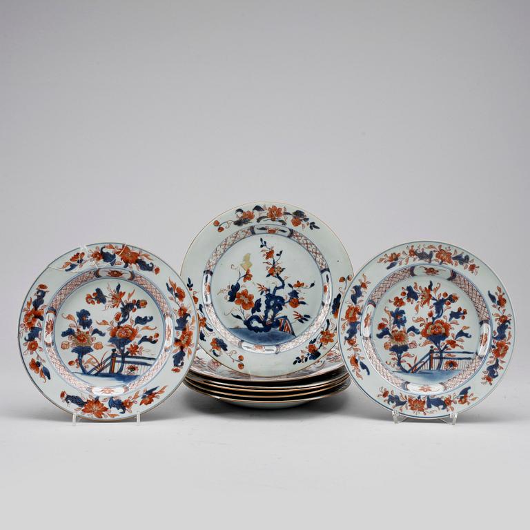 TALLRIKAR, 8 st, porslin, Kina, Qing dynastin, 1700-tal.