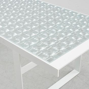 A 'Lens' dining table by Patricia Urquiola for B&B Italia, designed 2003.