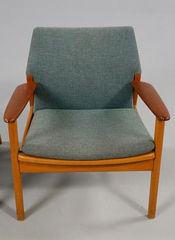 KARMSTOLAR/FÅTÖLJER, ett par, Hans Olsen, Gärsnäs, omkring 1900-talets mitt.