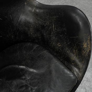 An 'Egg chair' by Arne Jacobsen for Fritz Hansen, designed 1958.