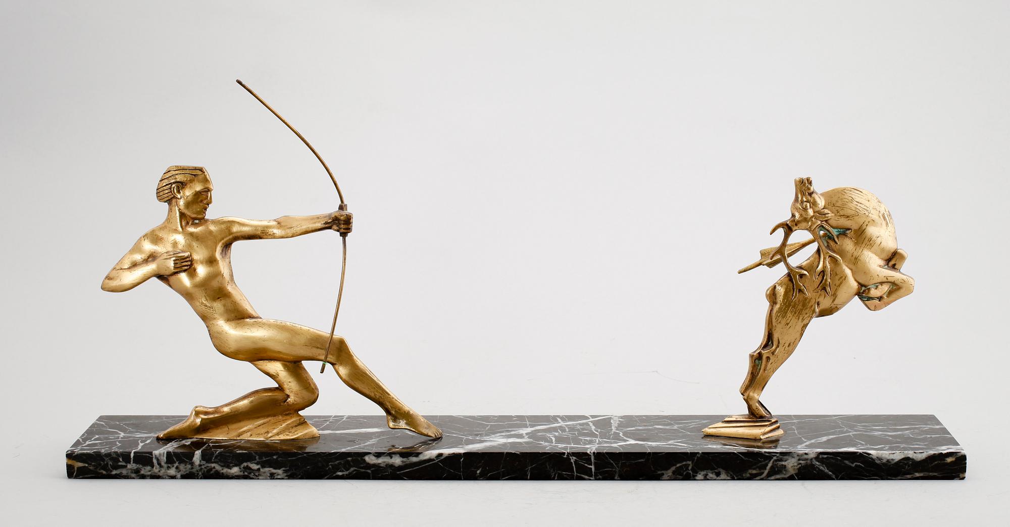 SKULPTUR, marmor och förgylld metall, 1900-talets mitt.