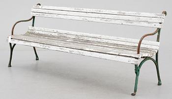 PARKSOFFA, gjutjärn och trä, 1900-talets andra hälft.