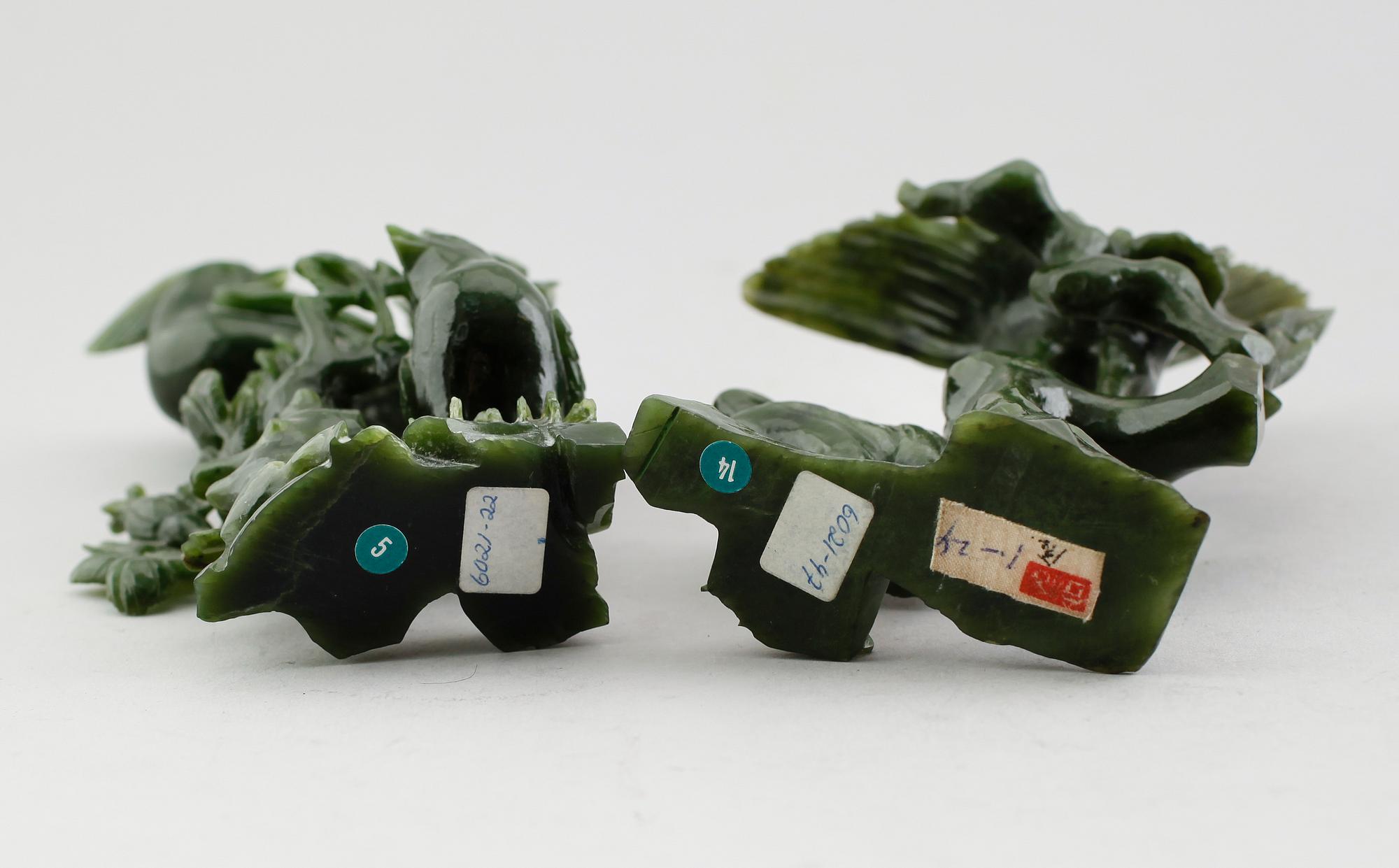 FIGURER, 2 st, nefrit, Kina.