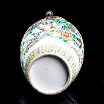 BORDSLAMPA  / LAMPFOT, porslin, Kina 1800-talets slut.