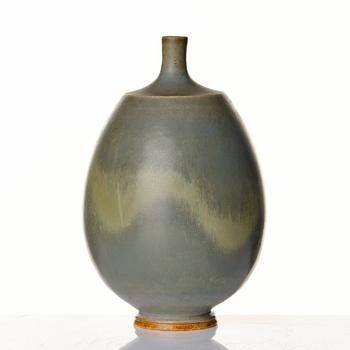 Berndt Friberg, a stoneware vase, Gustavsberg studio, Sweden 1976.