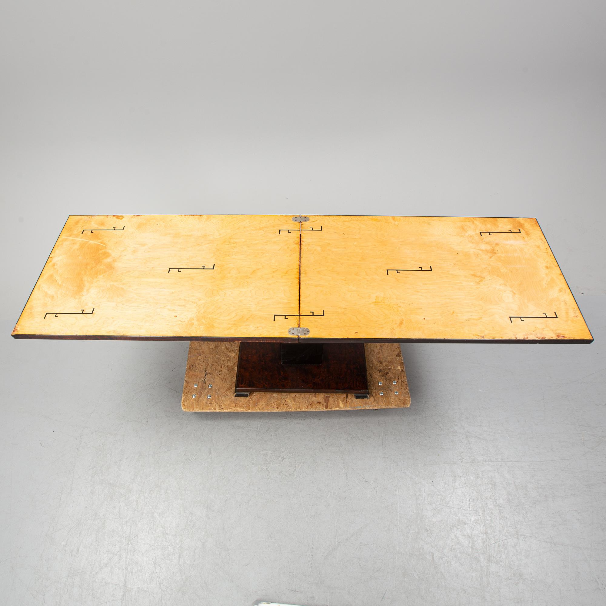 Otto Wretling, a 'Idealbordet' birch table, Umeå, 1930's.