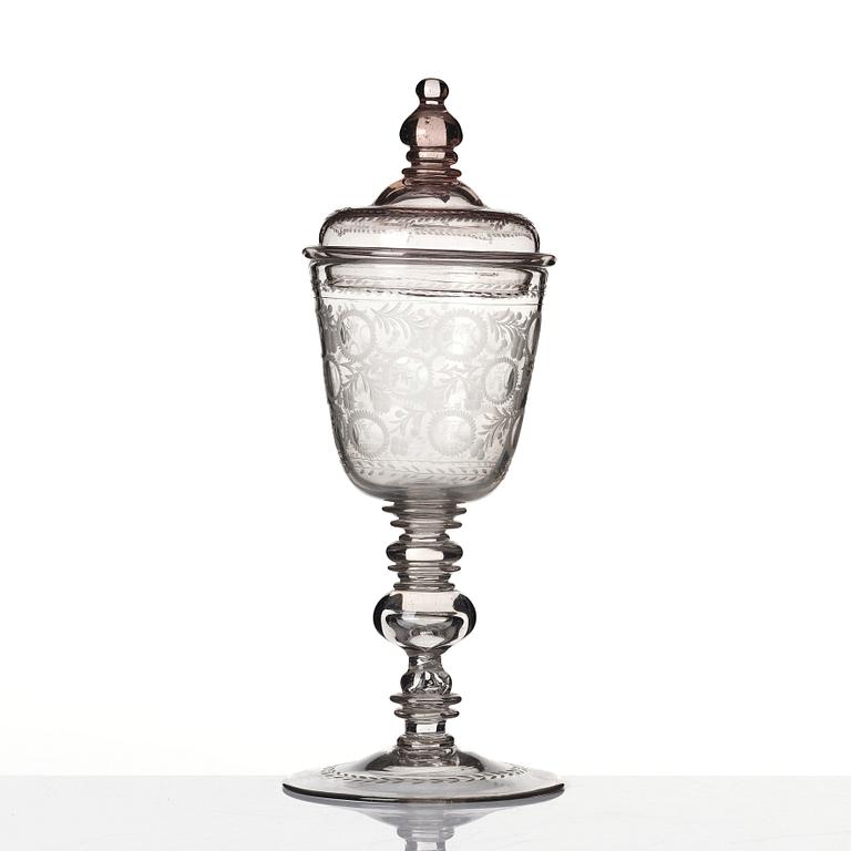 Pokal med lock, glas, 1700-tal.