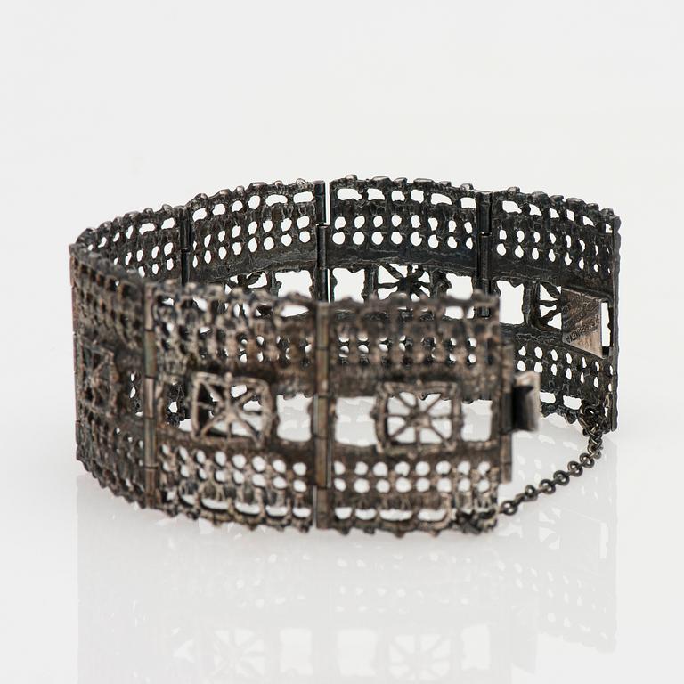 ARMBAND, silver. P. Sarpaneva, Åbo 1973.