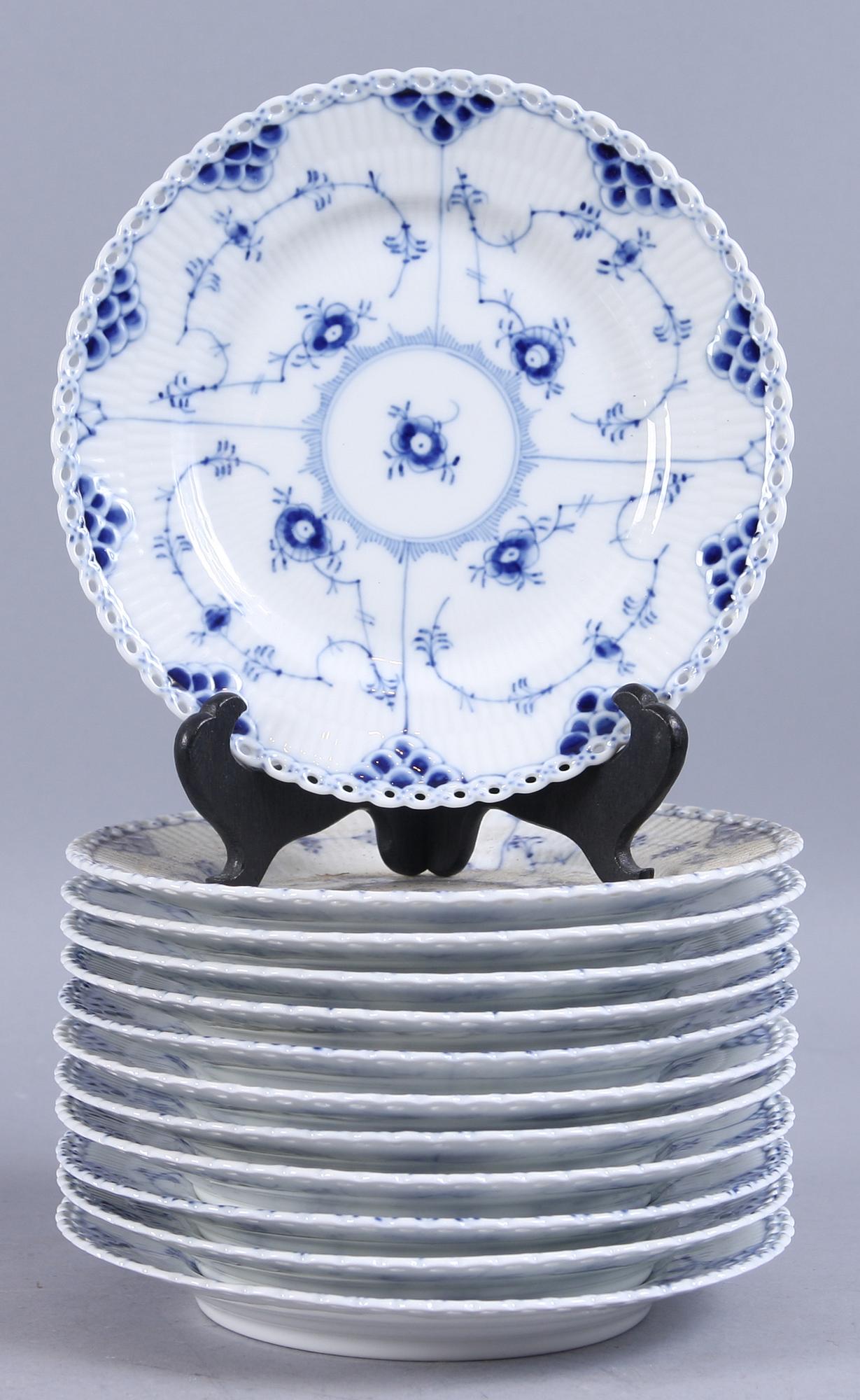 KAFFESERVISDELAR, 28 delar, porslin, Musselmalet, Kongl Dansk. Mestadelen helblond.