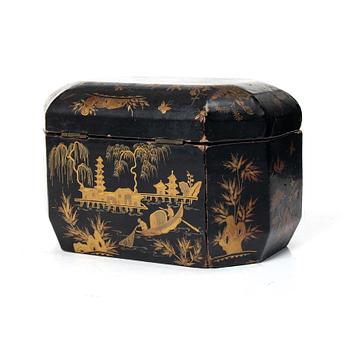 A Chinese laquered wooden box, around 1900.