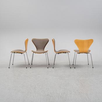 Arne Jacobsen, stolar, 4 st,
”Sjuan” för Fritz Hansen, Danmark, 1990.