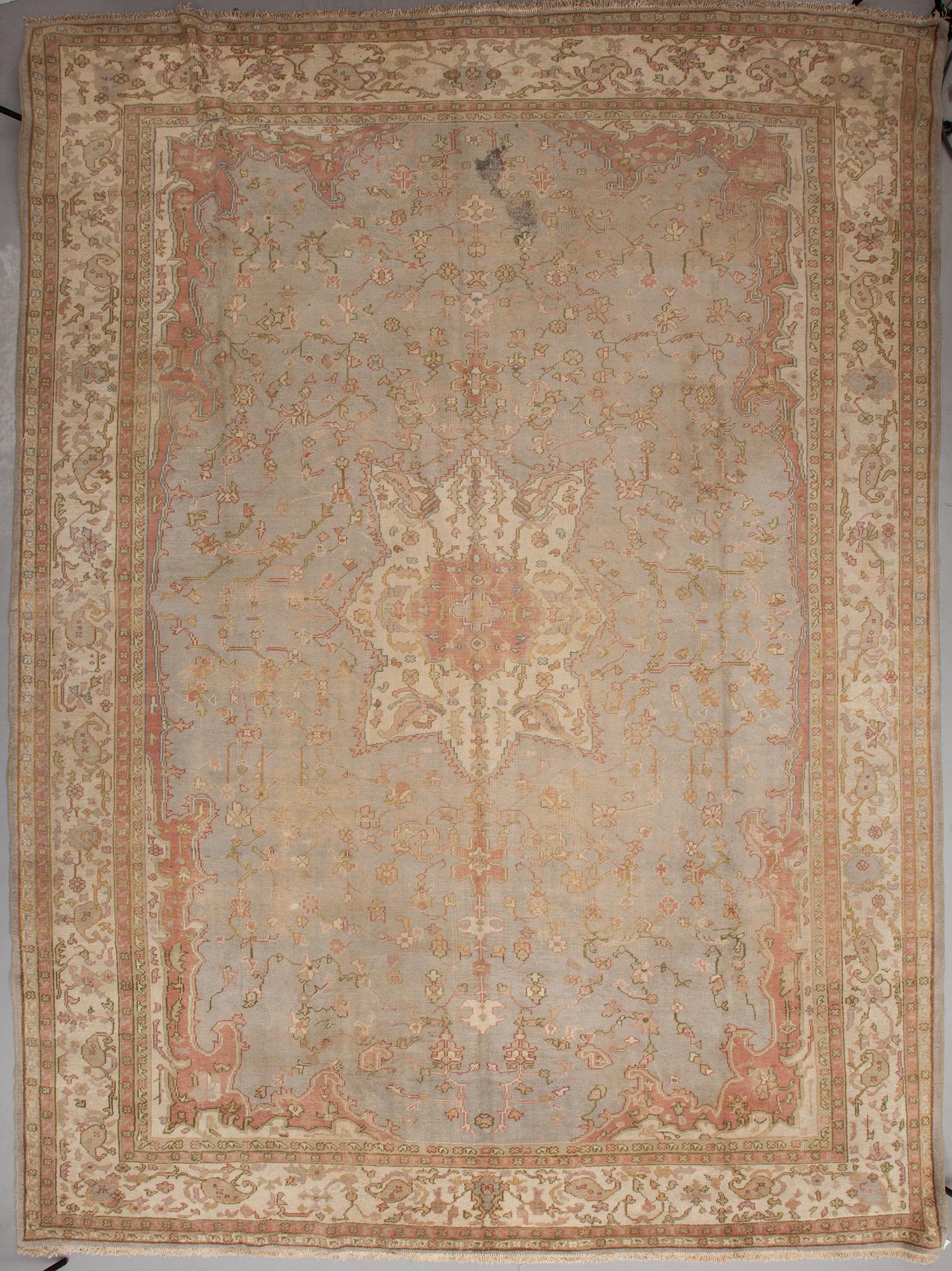 MATTA, semiantik, Oushak sannolikt, ca 450 x 329 cm.