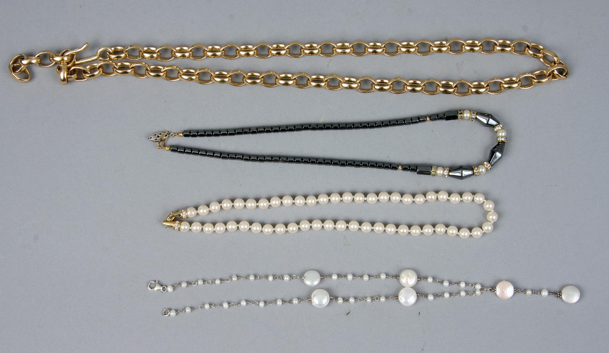 PARTI BIJOUTERIER, 87 delar, 1900-tal.