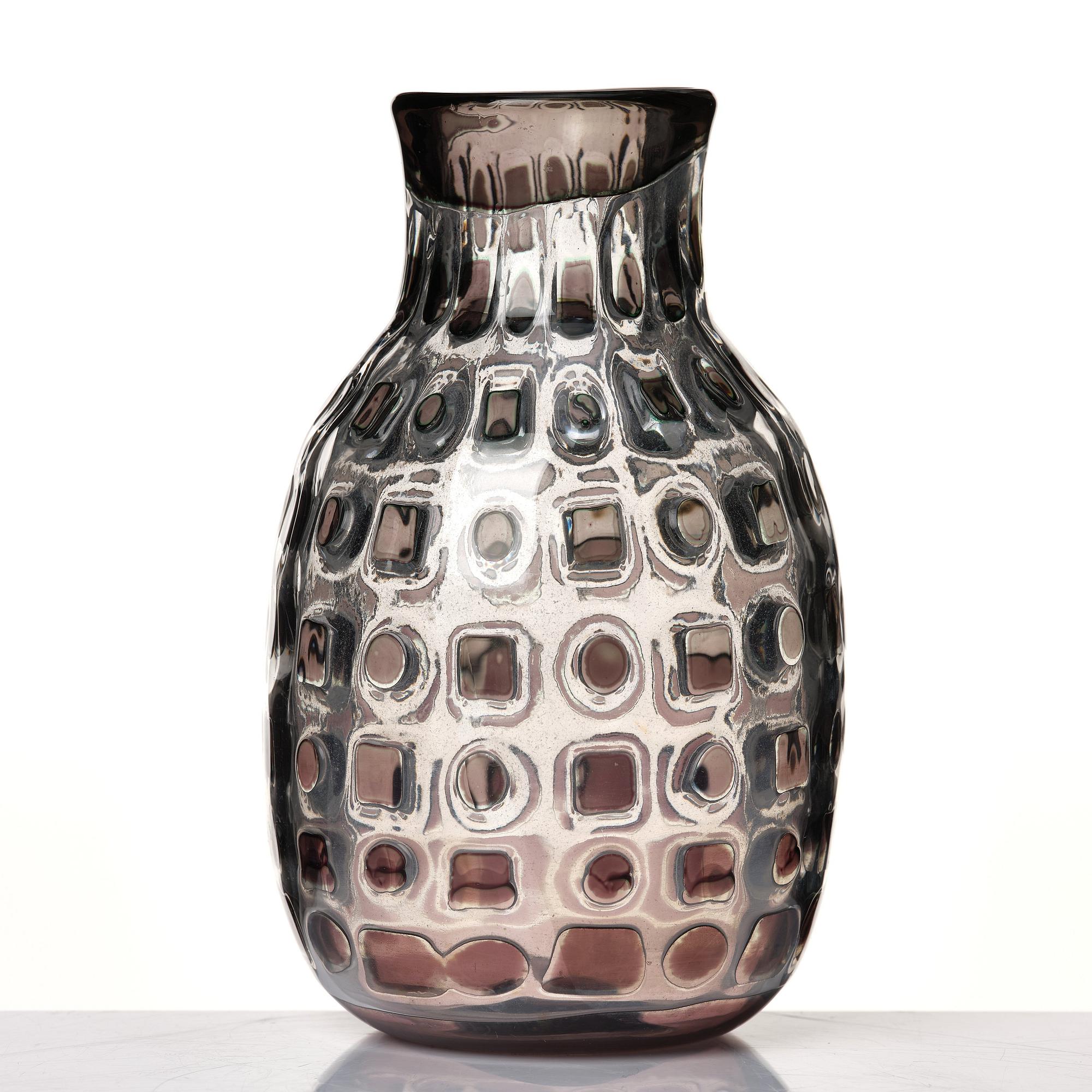 Edvin Öhrström, an "Ariel" glass vase, Orrefors 1947, no 422.