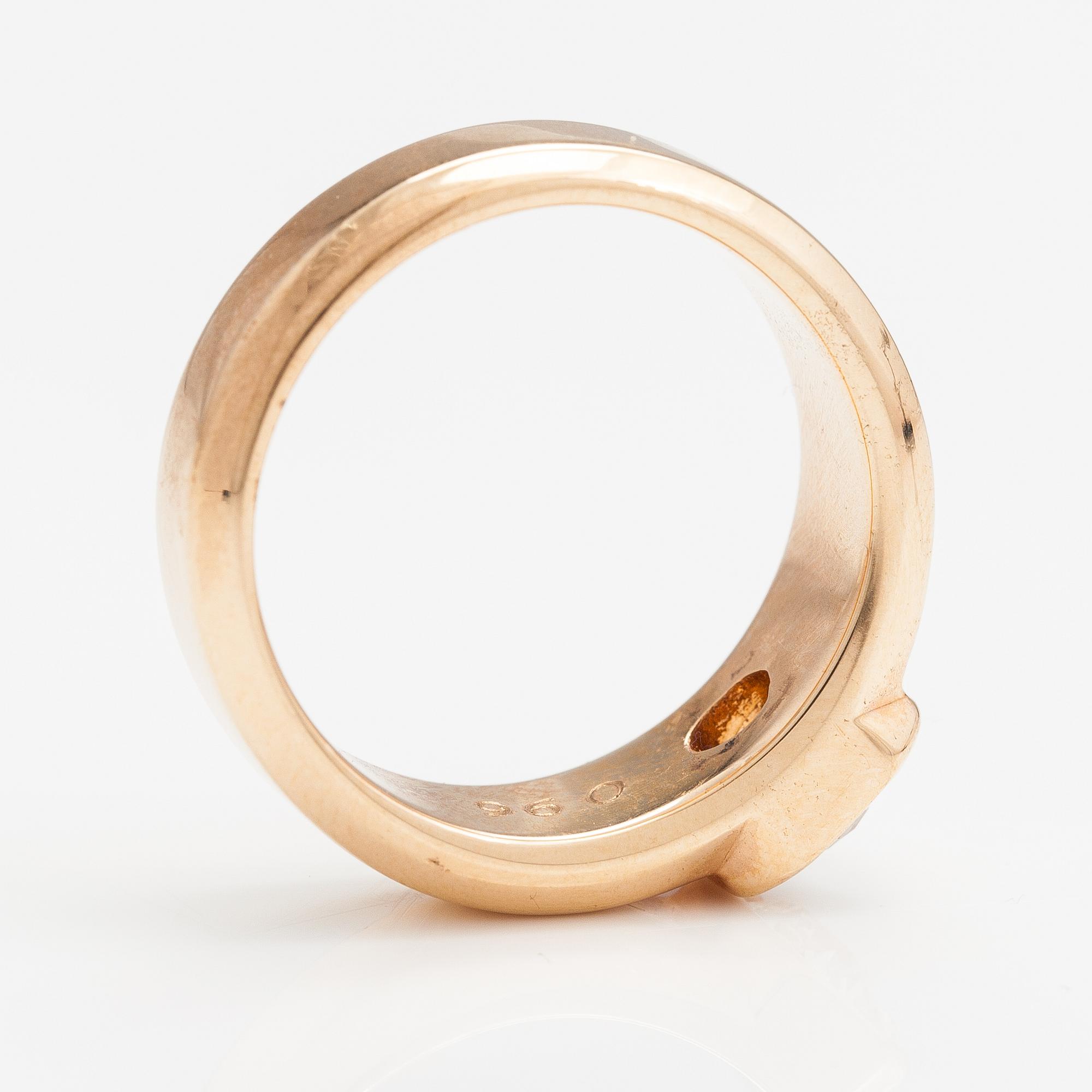 A 14K gold ring with a ca. 0.96 ct old-cut diamonds according to engraving. Marskis.