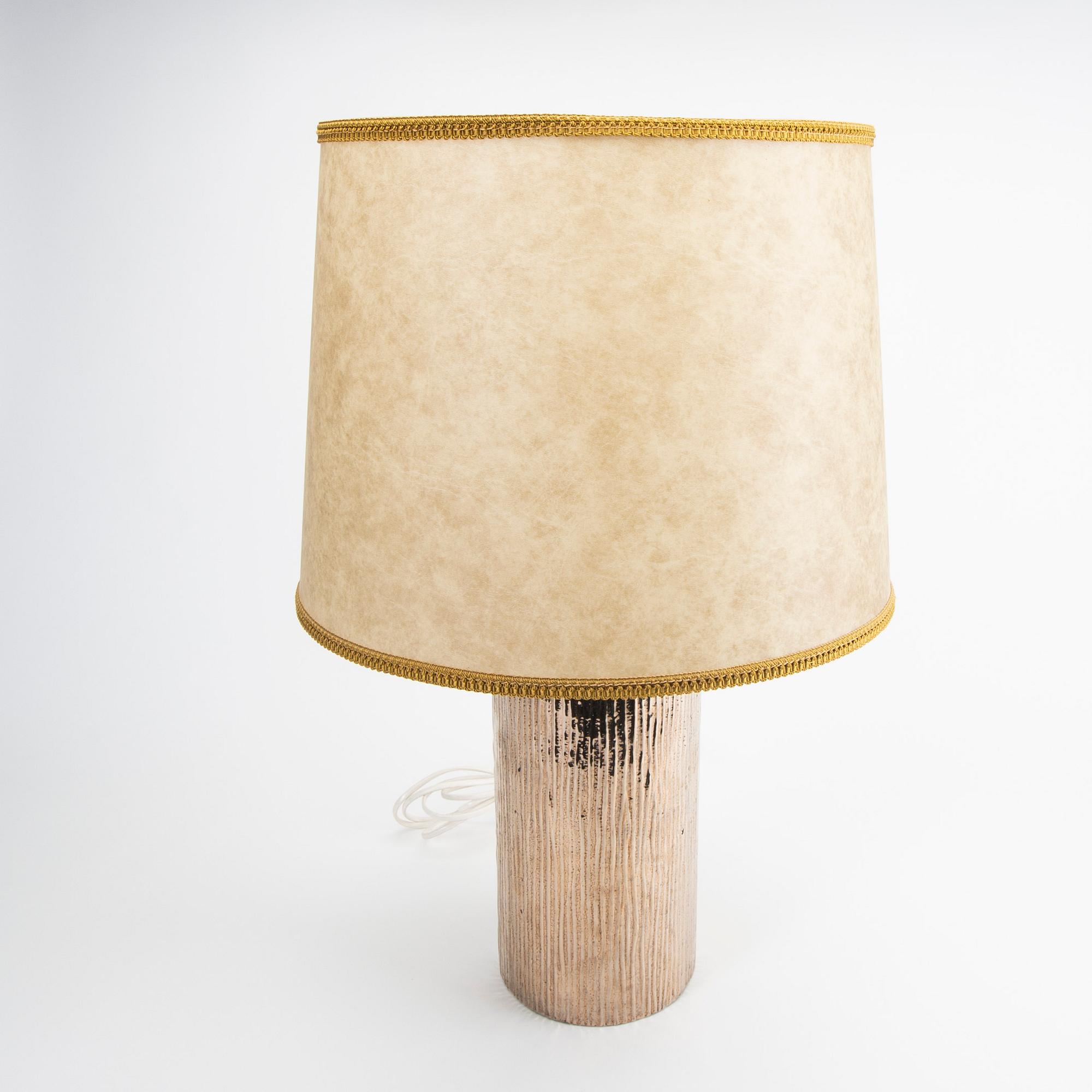 A glass table lamp by Timo Sarpaneva for Linux from the latter half of the 20th century.