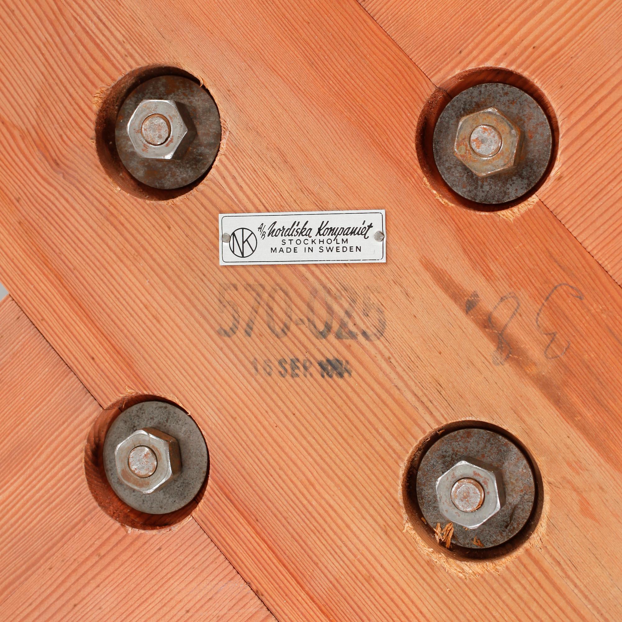 DAVID ROSÉN, matbord, "570-025", ur Futuraserien, för Nordiska Kompaniet, 1951.